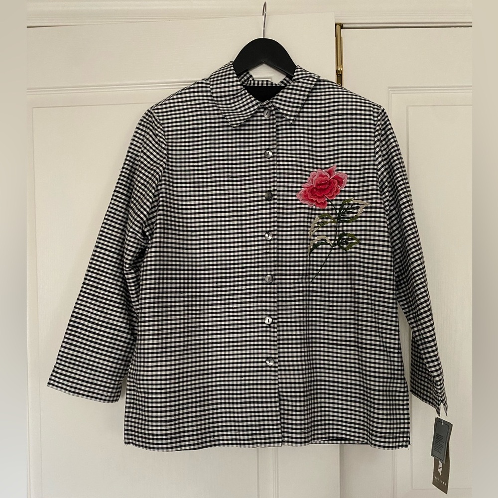 TanJay petites shirt with roses